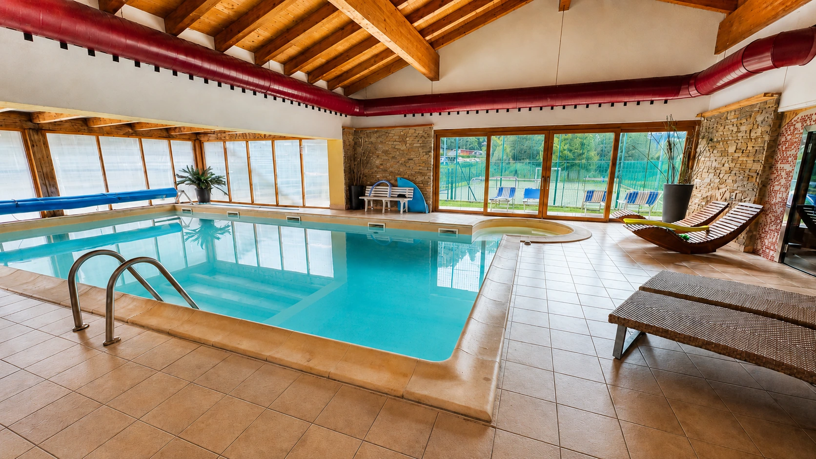 Piscina coperta del Casteltesino Camping