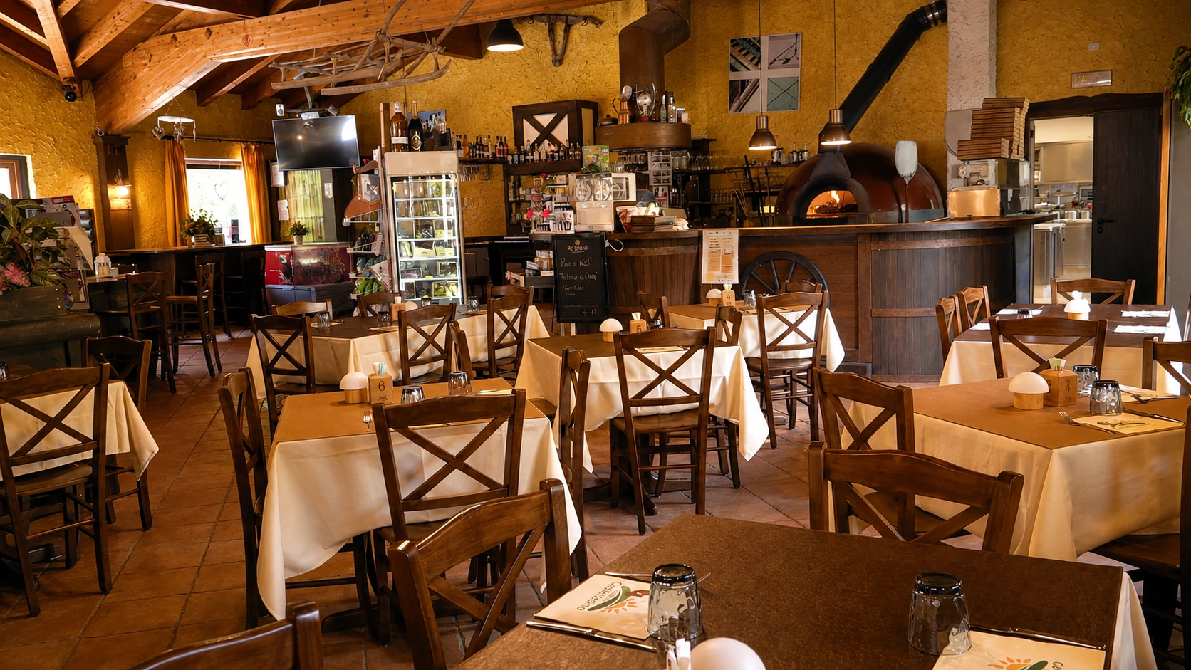 Sala del ristorante e pizzeria