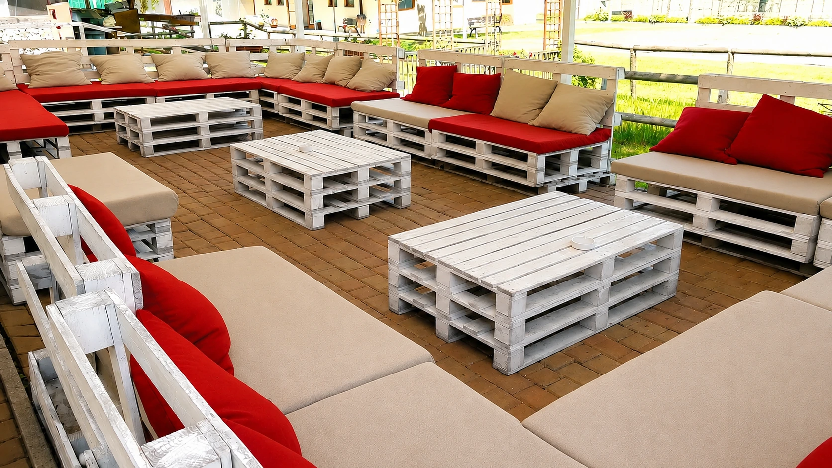 Terrazza esterna del ristorante